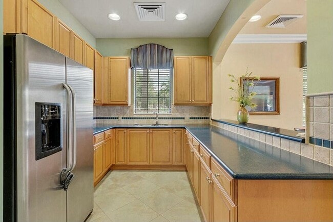 Foto del edificio - 7654 Jewelwood Dr