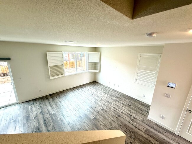 Foto del edificio - Beautiful Newer 3 Bedroom Townhome in the North Valleys!