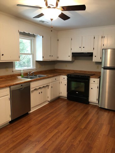 Building Photo - 8442 Den Bark Dr