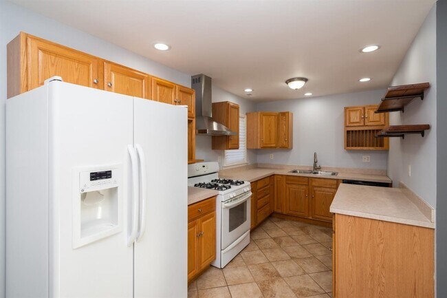 Building Photo - 3 bedroom / 1 bathroom Home for rent in Ho...