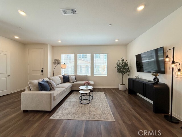 Foto del edificio - 8543 Midway Ln