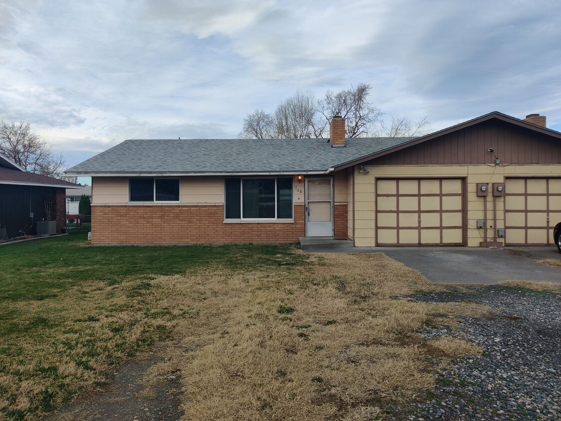 Primary Photo - Duplex with garage and fenced yard and upd...