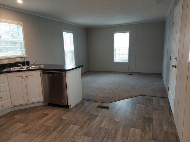 Building Photo - 62 Tulip Ln
