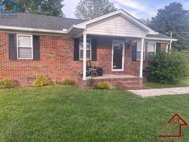 Building Photo - 445 Eagle Creek Rd