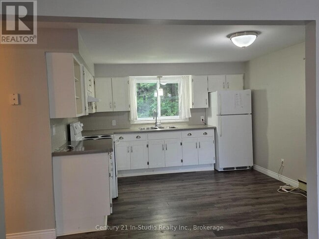 Building Photo - 502 Ridgewood Rd