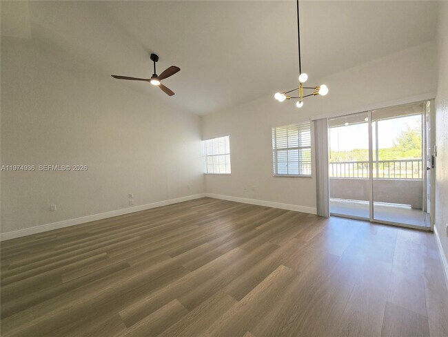 Foto del edificio - 2881 N Oakland Forest Dr