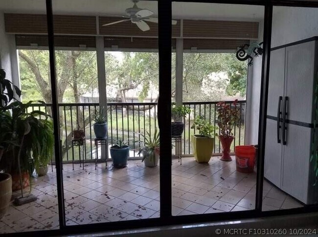 Foto del edificio - 1728 Hammock Blvd
