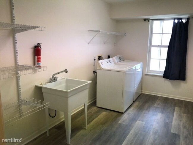 Building Photo - 3 br, 2.5 bath Townhome - 113 Windmill Ln