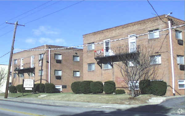 Foto del edificio - Elkins Court Apartments