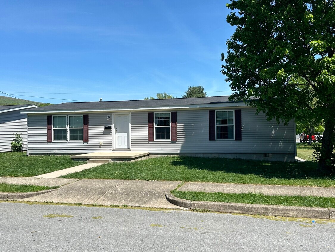 Foto principal - 231 E Walnut St