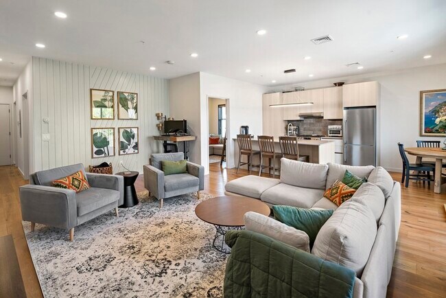 Foto del edificio - 211 Condor St