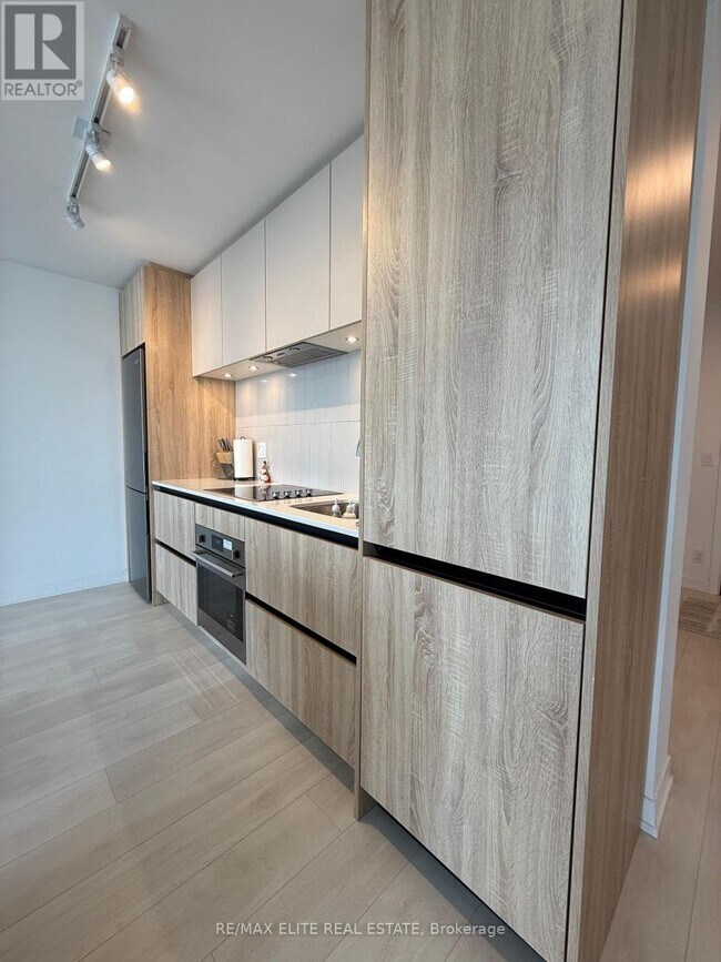 Photo du bâtiment - 7950-7950 Bathurst St