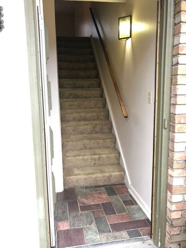 Building Photo - Wilmich Apartments, Akron OH - 1bed/1bath
