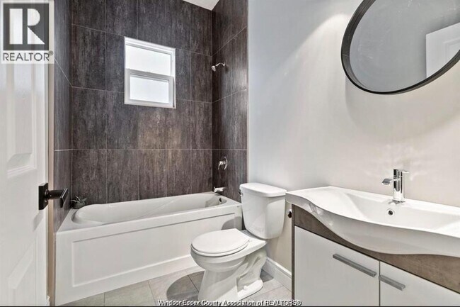 Photo du bâtiment - 746 Dougall Ave