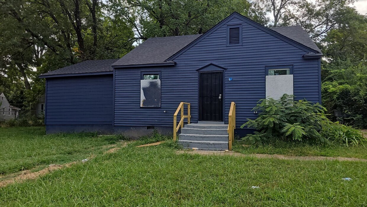 Foto principal - 2443 Boyle Ave