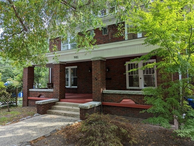 Photo - 901 W Markham Ave House