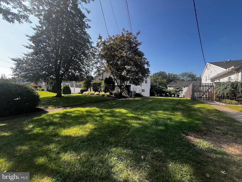 Foto del edificio - 1717 Country Club Dr
