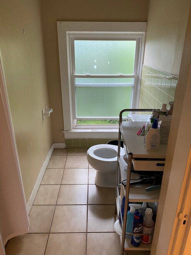 Foto del edificio - 1367 Burdette Ave