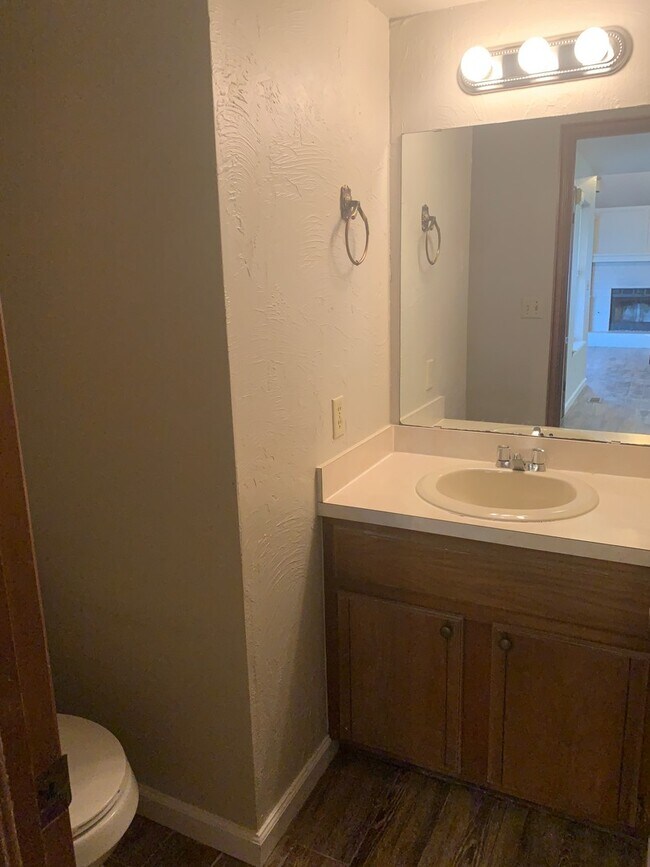 Foto del edificio - Westside Duplex for Lease near Sooner Mall!!!