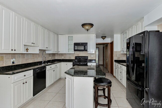 Building Photo - 140 N Delany Rd