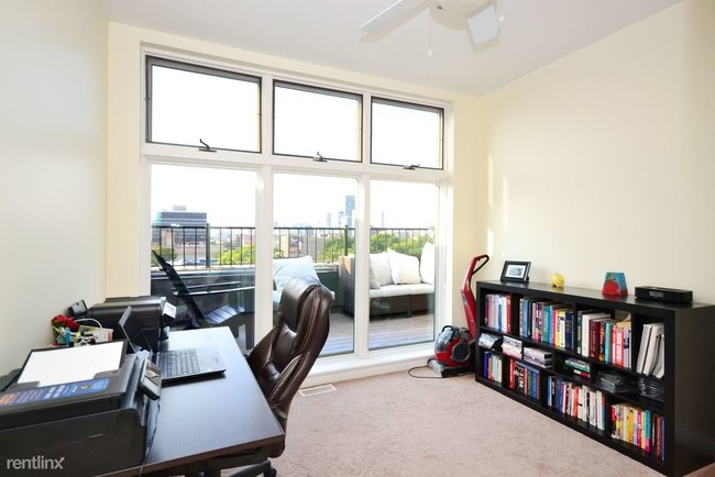 Building Photo - 3 br, 3 bath Condo - 1215 W Gunnison St