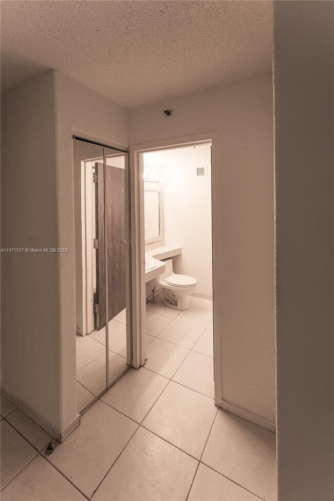 Foto del edificio - 16450 NW 2nd Ave
