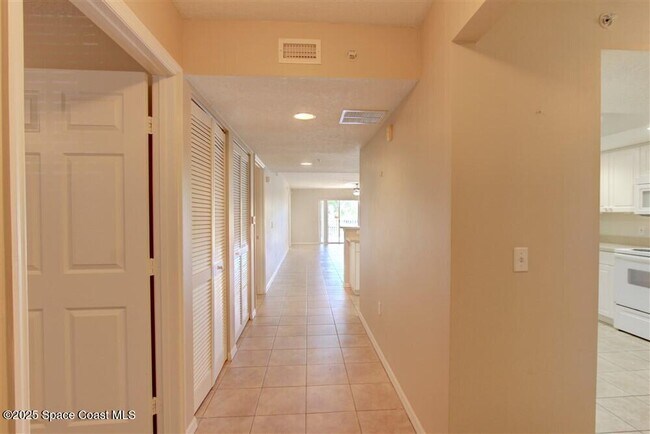 Foto del edificio - 8921 Lake Dr