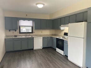 Building Photo - 4130-4136 Canterbury Dr