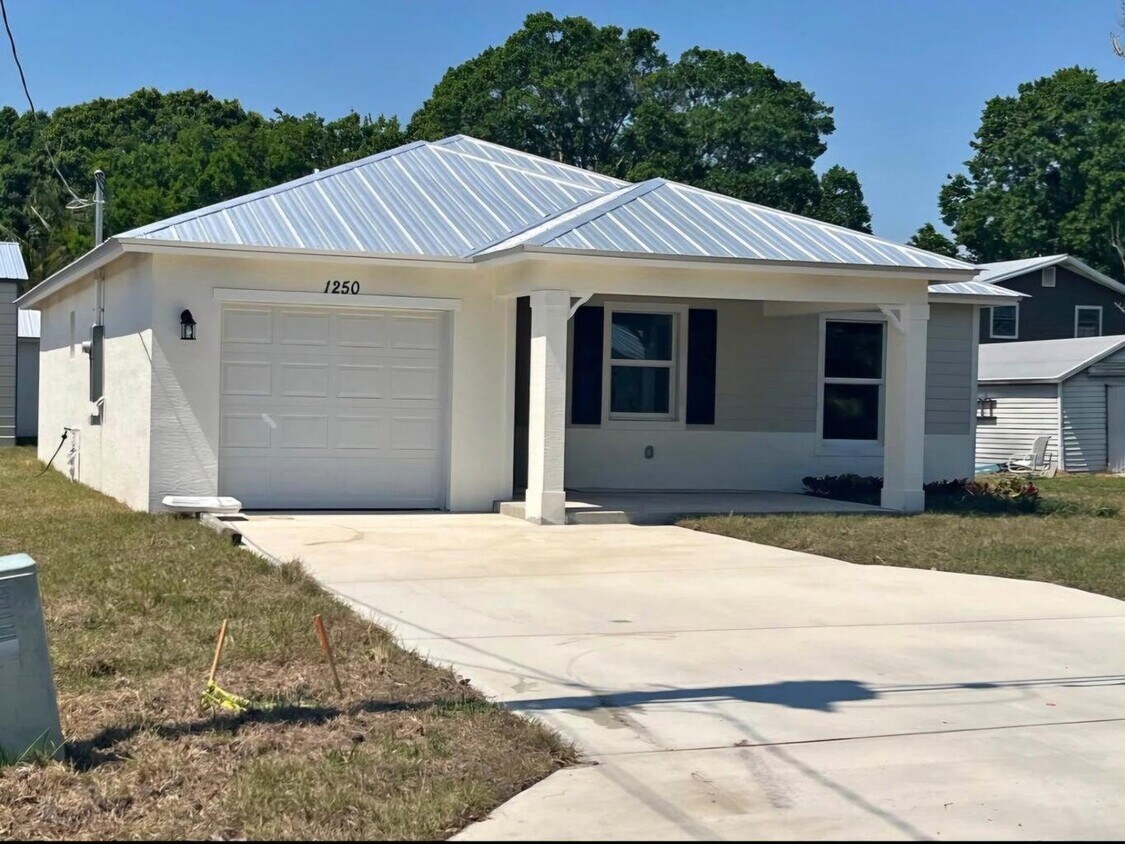 Foto principal - 1250 NW Antoch Ave