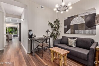 Building Photo - 7117 E Rancho Vista Dr