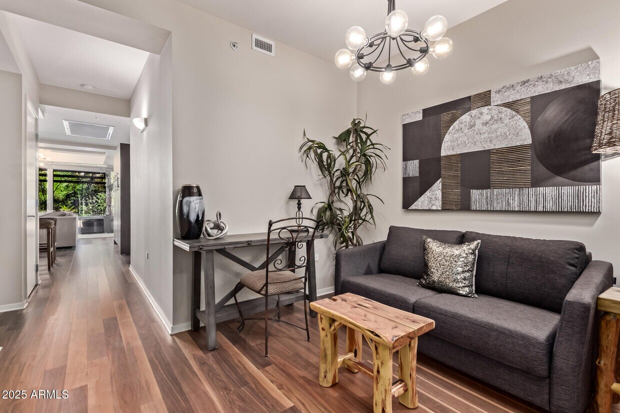 Foto principal - 7117 E Rancho Vista Dr