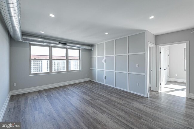 Building Photo - 526 Brown St