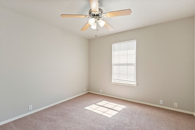 Foto del edificio - Beautiful 3 bedroom, 2 bathroom home in Ce...