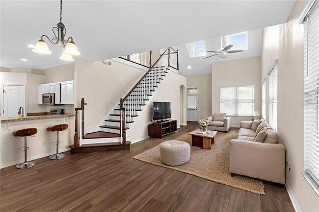 Building Photo - 10801 Sierra Vista Pl