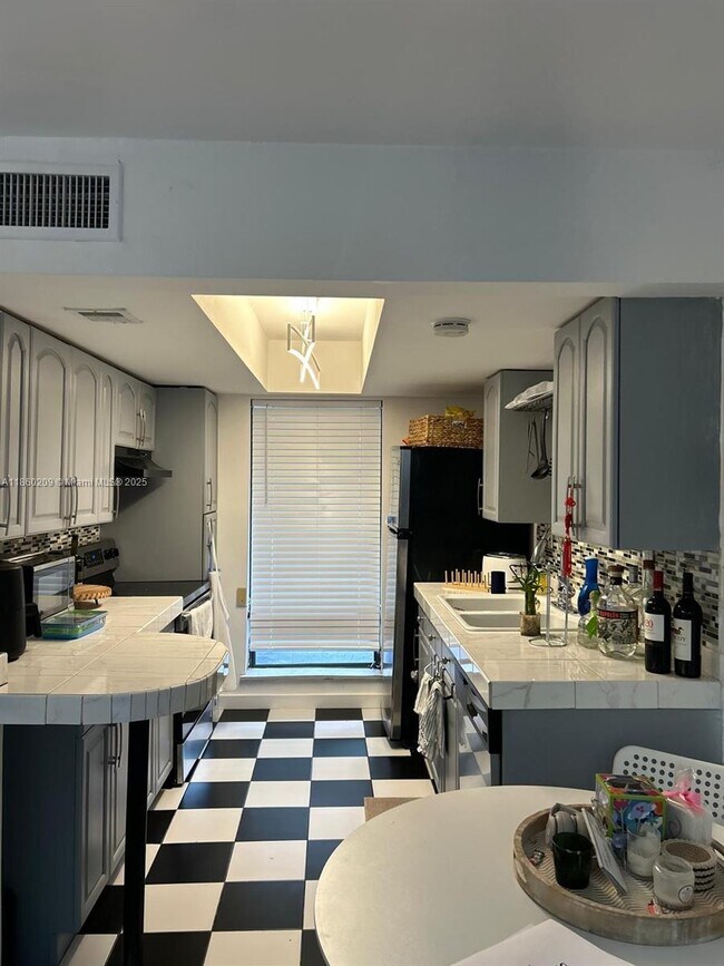 Foto del edificio - 3036 SW 27th Ave