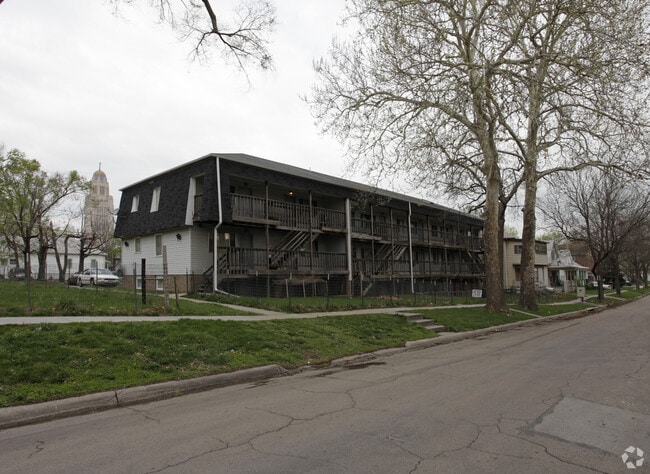Building Photo - 663 S 19th St