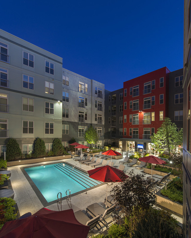 Pool Courtyard - Hanover Alewife