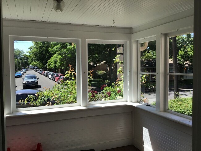 Foto del edificio - Newly Remodeled 5 Bedroom 2 Bath Home Clos...