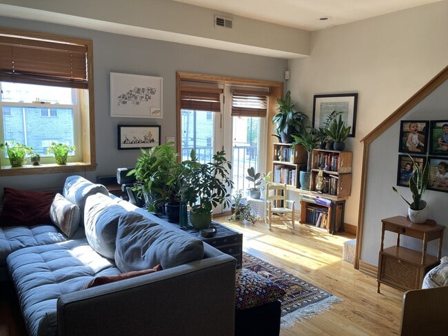 Foto del edificio - 2350 N Kedzie Blvd