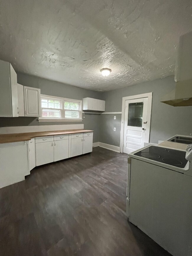 Foto del edificio - 2702 Woodside St