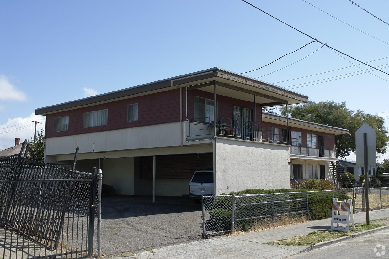 Primary Photo - 8130 Birch St