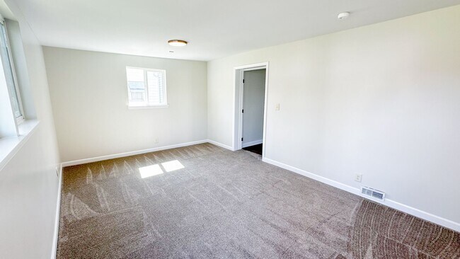 Building Photo - 4 Bedroom Brand New Remodeled House! Secti...