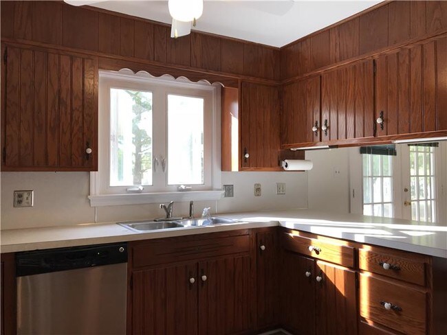 Building Photo - 212 Walnut Dr