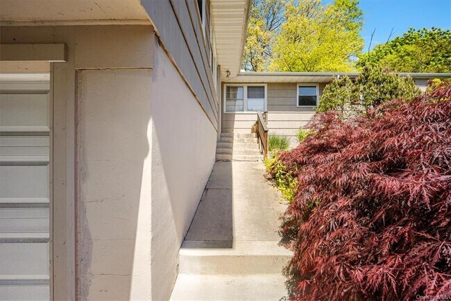 Foto del edificio - 78 Dunderberg Rd