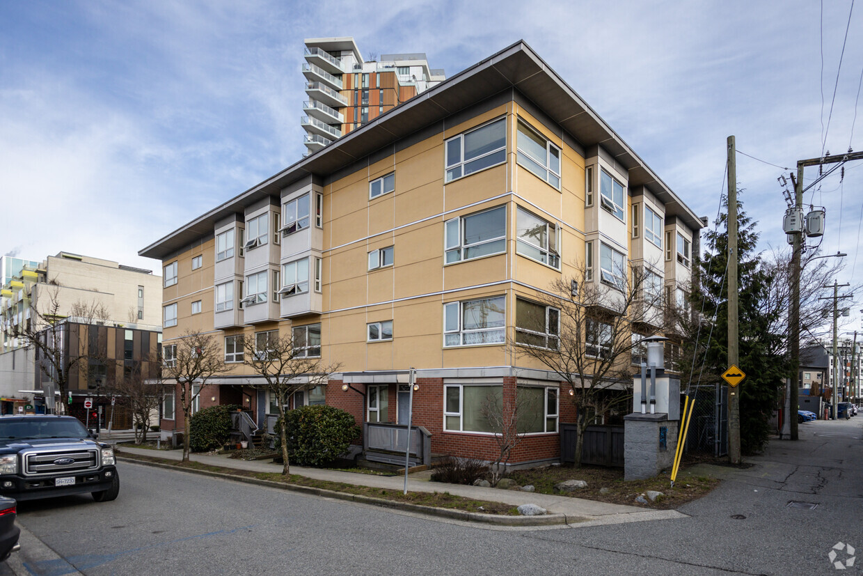 Primary Photo - Claude Douglas Place