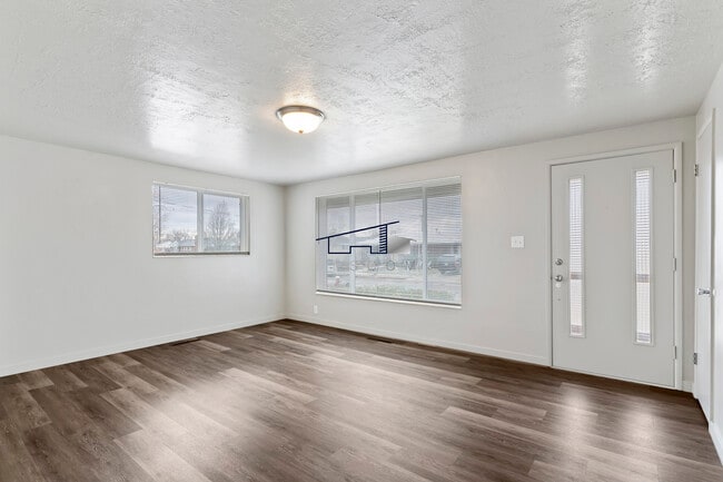 Building Photo - 138 Lynnwood Dr