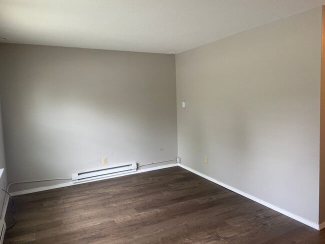 Building Photo - Spacious 2 Bedroom, 1.5 Bath Duplex for Rent!