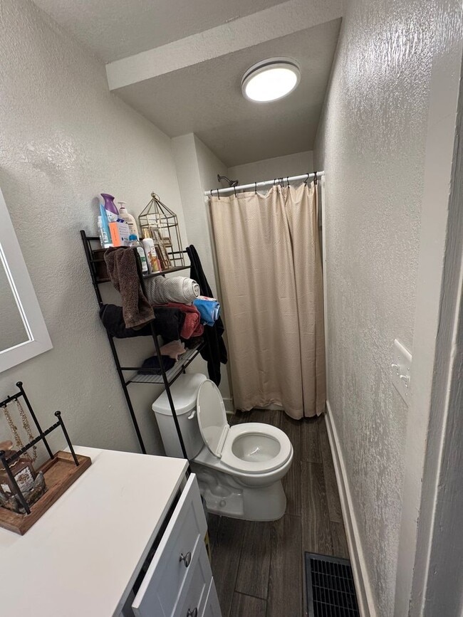 Foto del edificio - 123 E 7th St