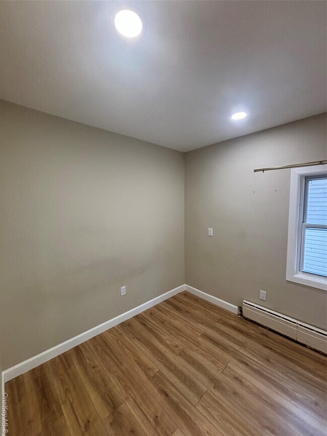 Foto del edificio - 132-30 Cross Bay Blvd