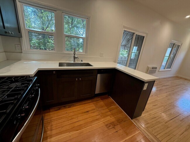 Foto del edificio - 1303 Cloverdale Ave